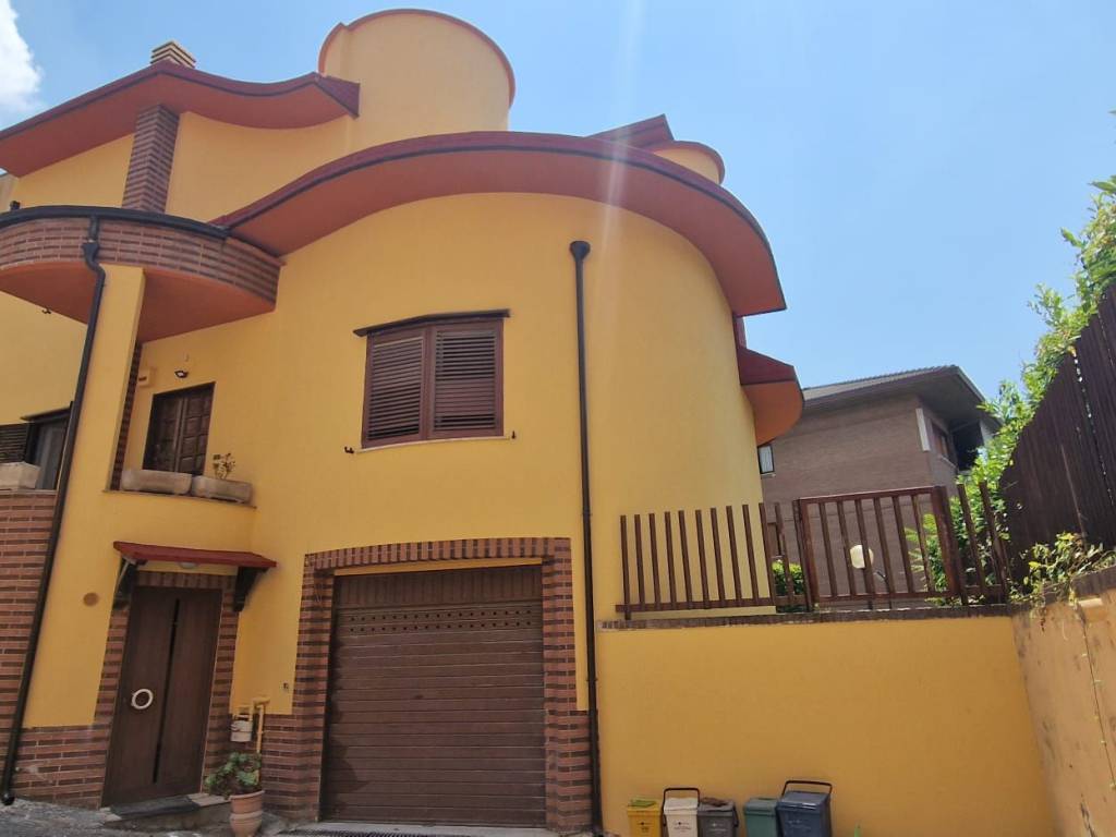 casa indipendente in vendita ad Avellino