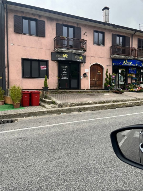 locale commerciale in vendita ad Avellino