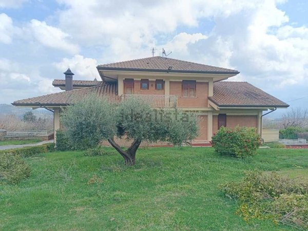 casa indipendente in vendita ad Avellino