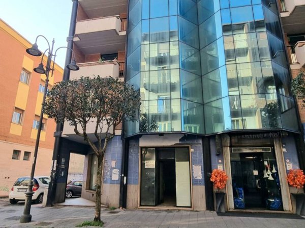 locale commerciale in vendita ad Avellino