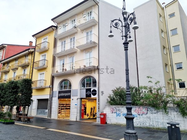 locale commerciale in vendita ad Avellino