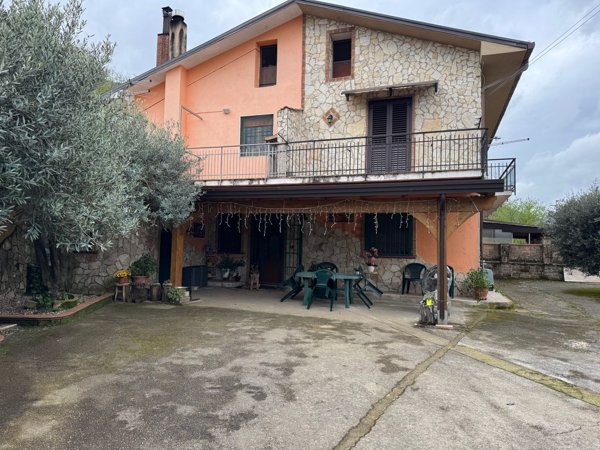 casa semindipendente in vendita ad Avellino in zona Centro Città