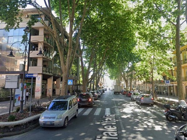 negozio in vendita ad Avellino in zona Centro Città