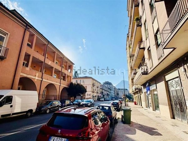 locale commerciale in vendita ad Avellino