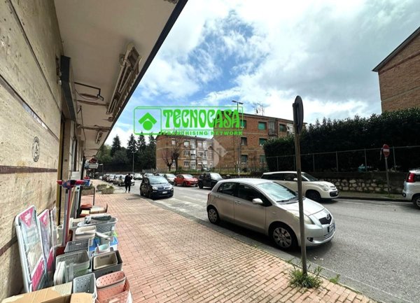 locale commerciale in vendita ad Avellino