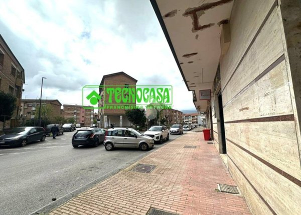 negozio in vendita ad Avellino