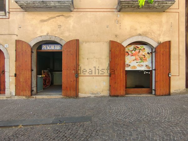 locale commerciale in vendita ad Avellino in zona Centro Città