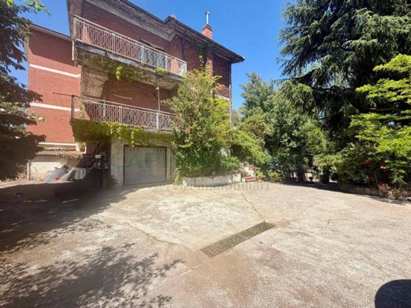 casa indipendente in vendita ad Avellino in zona Centro Città