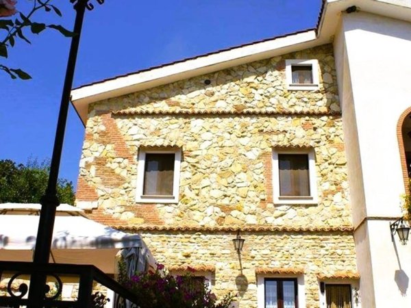 casa indipendente in vendita ad Avellino in zona Centro Città
