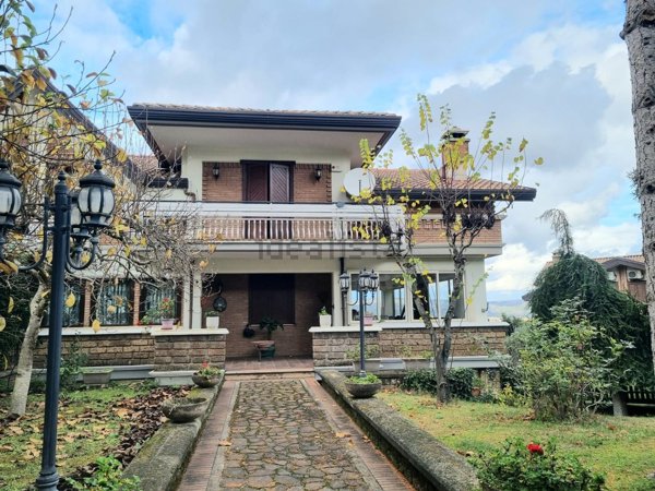 casa indipendente in vendita ad Avellino in zona Centro Città