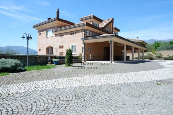 casa indipendente in vendita ad Avellino in zona Pianodardine