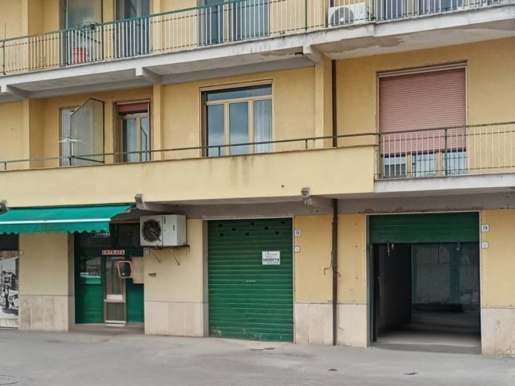 negozio in vendita ad Avellino