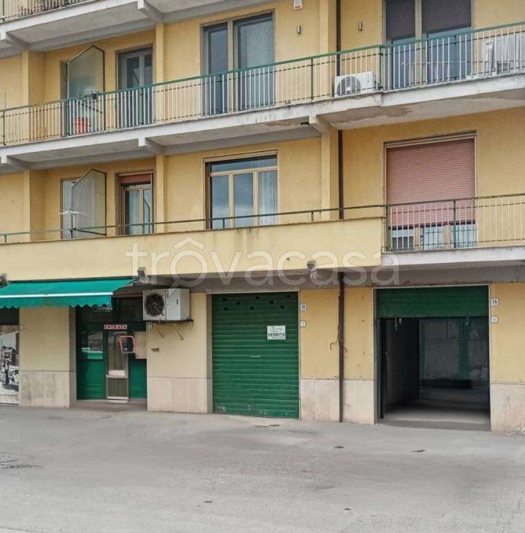 negozio in vendita ad Avellino