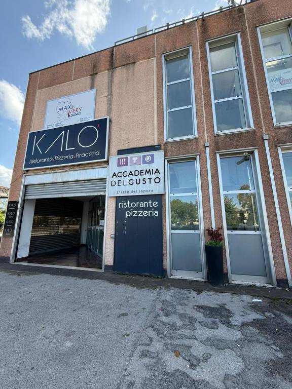 negozio in vendita ad Avellino in zona Rione Mazzini