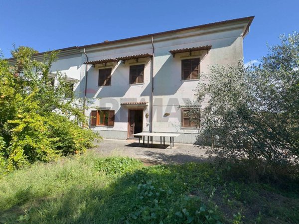 casa indipendente in vendita ad Avellino in zona Valle-Ponticelli
