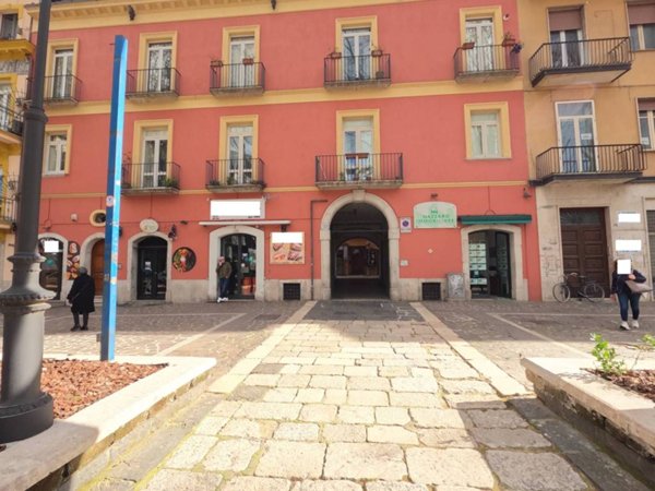negozio in vendita ad Avellino in zona Centro Città