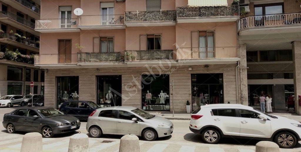 negozio in vendita ad Avellino