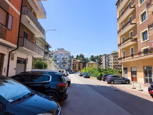 negozio in vendita ad Avellino in zona Centro Città