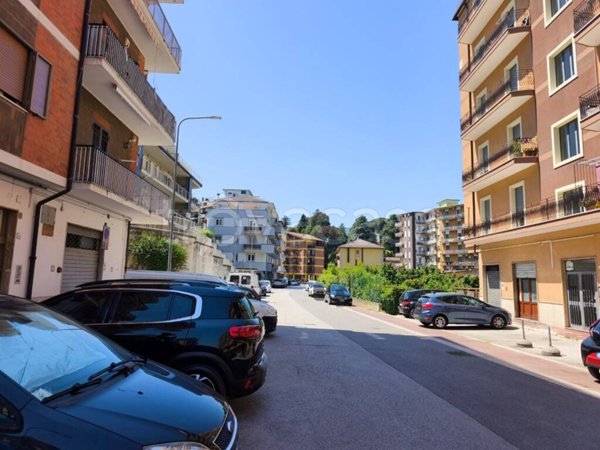 negozio in vendita ad Avellino in zona Rione Mazzini