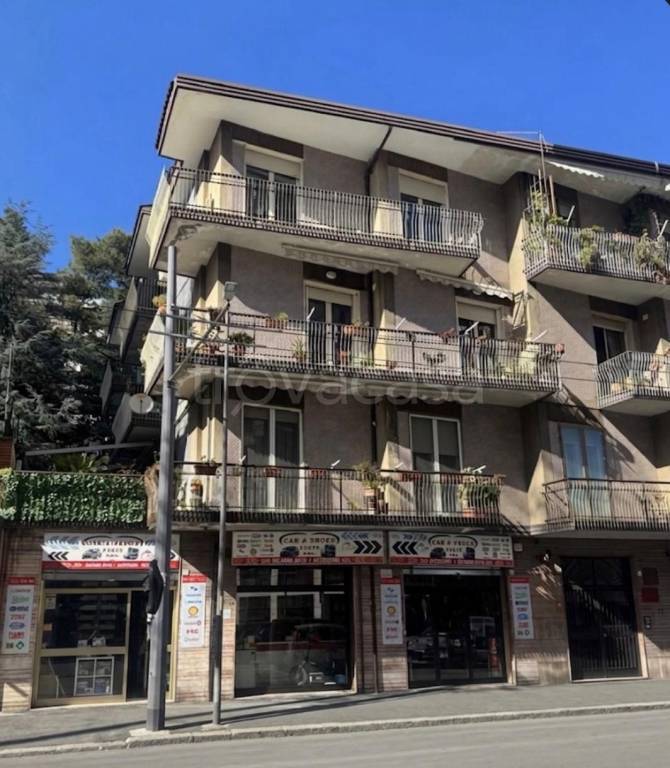 negozio in vendita ad Avellino