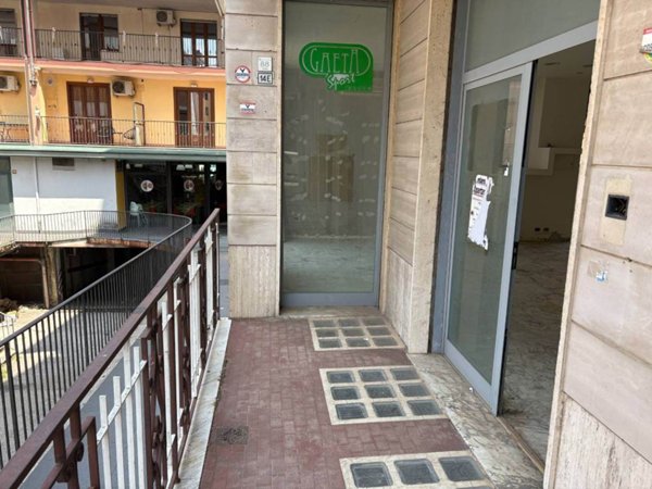 negozio in vendita ad Avellino