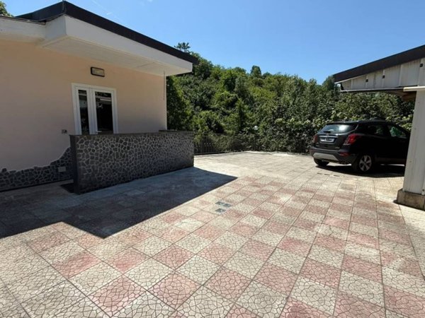 casa indipendente in vendita ad Avellino in zona Bellizzi Irpino