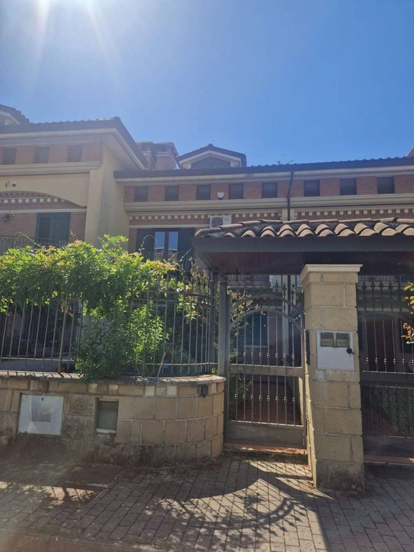 casa indipendente in vendita ad Avellino
