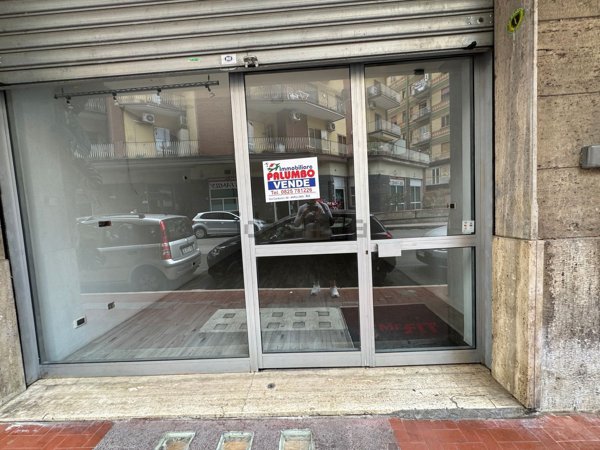 locale commerciale in vendita ad Avellino