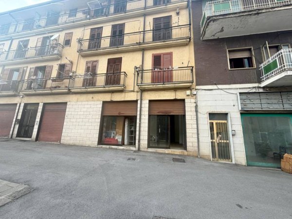negozio in vendita ad Avellino