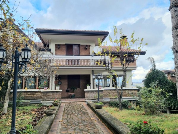 casa indipendente in vendita ad Avellino in zona Rione Mazzini