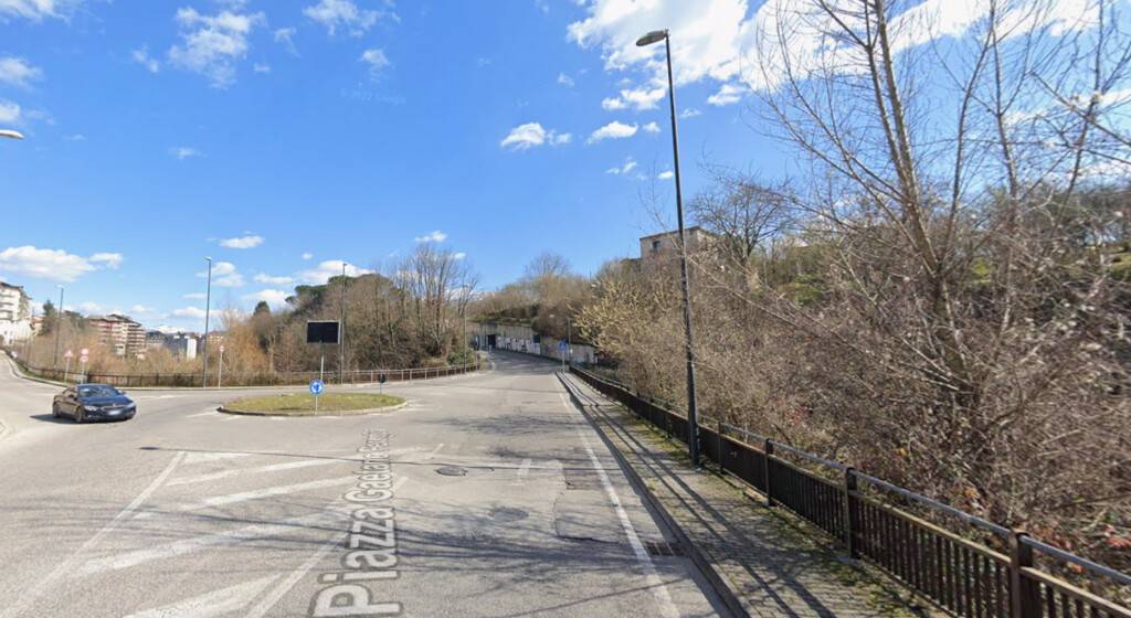 casa indipendente in vendita ad Avellino in zona Centro Città