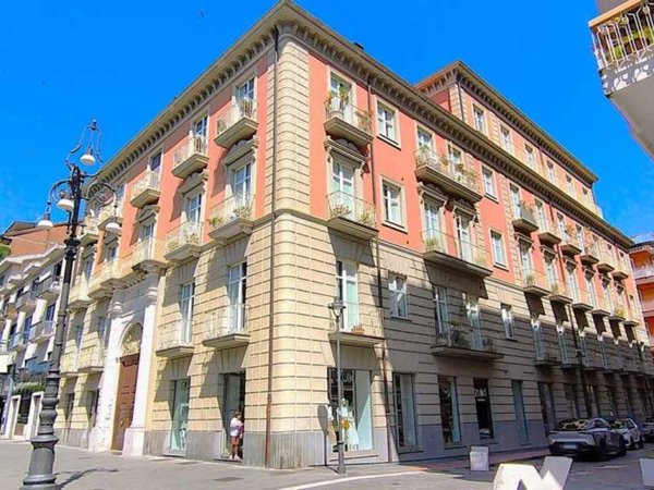 negozio in vendita ad Avellino in zona Centro Città