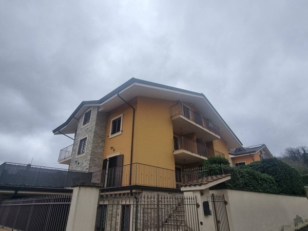 casa indipendente in vendita ad Avellino in zona Valle-Ponticelli