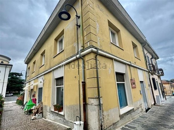 casa semindipendente in vendita ad Avellino in zona Rione Mazzini