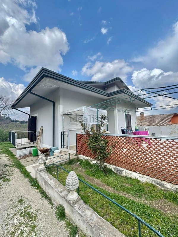 casa indipendente in vendita ad Avellino in zona Bellizzi Irpino