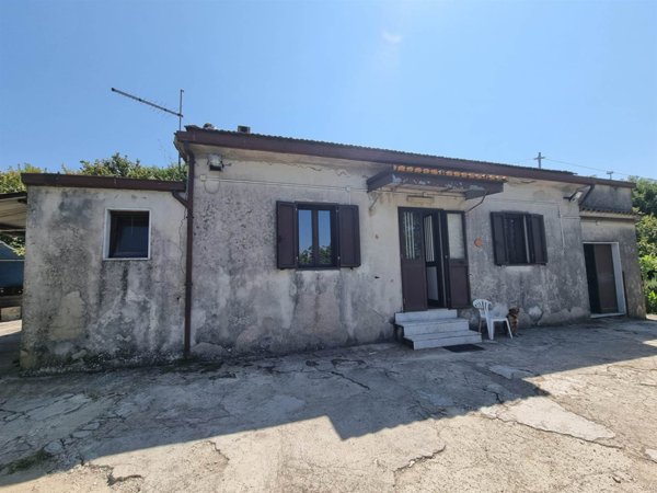 casa indipendente in vendita ad Avellino in zona Bellizzi Irpino