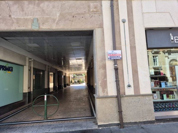 negozio in vendita ad Avellino in zona Centro Città