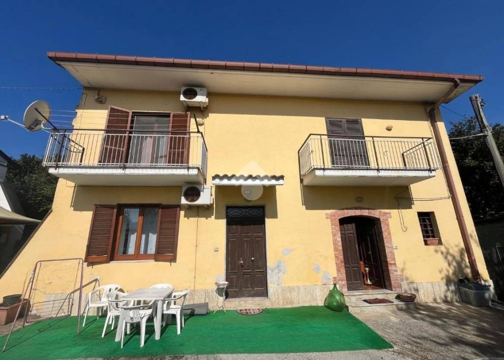 casa indipendente in vendita ad Avellino in zona Pianodardine