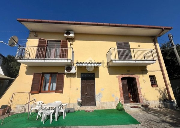 casa semindipendente in vendita ad Avellino in zona Pianodardine