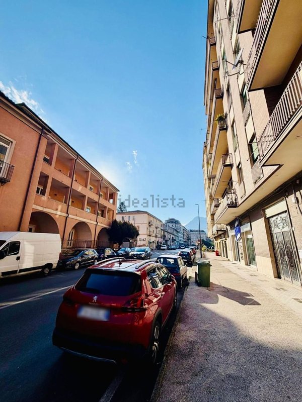 locale commerciale in vendita ad Avellino