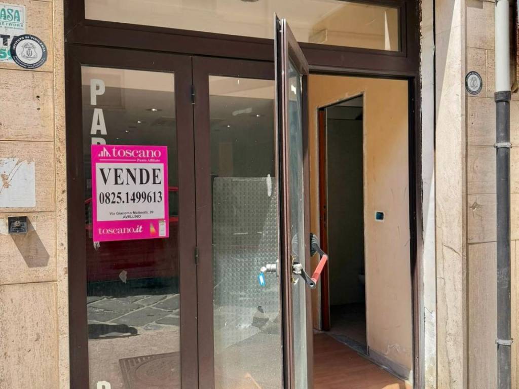 locale commerciale in vendita ad Avellino in zona Centro Città