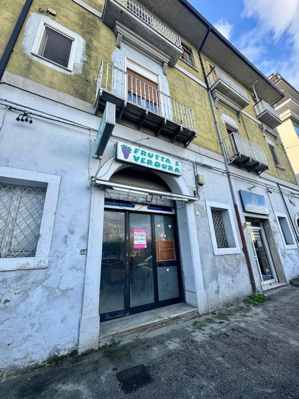 locale commerciale in vendita ad Avellino