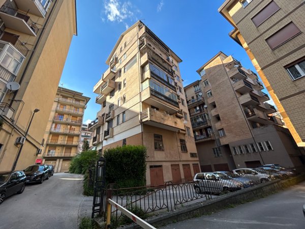box auto in vendita ad Avellino