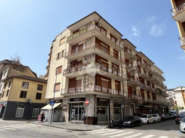 box auto in vendita ad Avellino