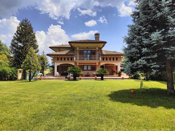 casa indipendente in vendita ad Avellino in zona Centro Città