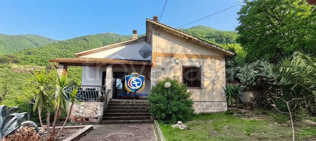 casa indipendente in vendita ad Avellino in zona Centro Città