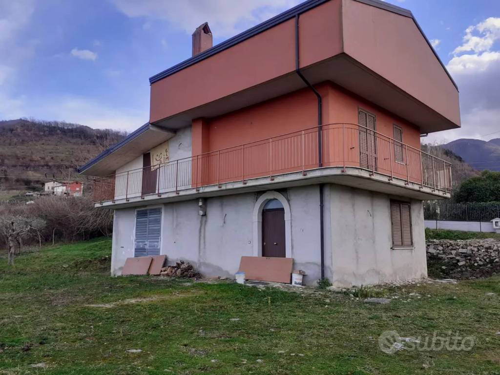 casa indipendente in vendita a Bagnoli Irpino