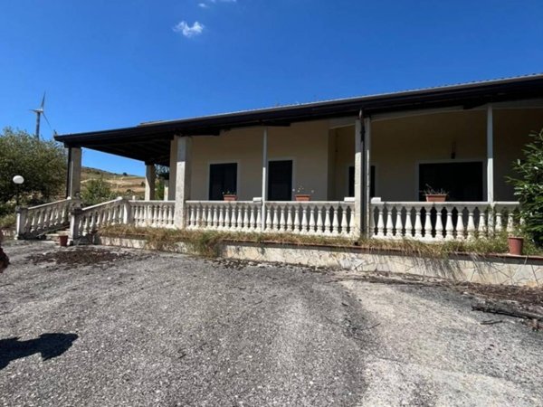 casa indipendente in vendita a Bisaccia