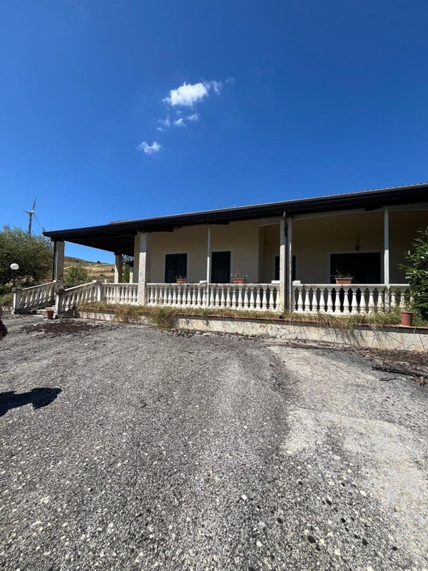 casa indipendente in vendita a Bisaccia