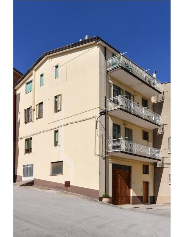 casa indipendente in vendita a Calitri